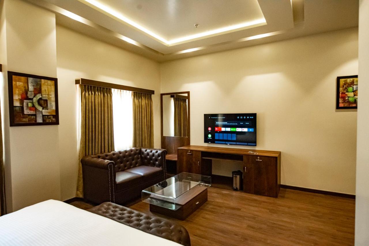 The Royal Palace Hotel 400703 Navi Mumbai Exterior photo